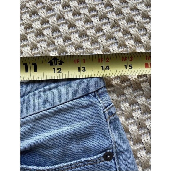 Frame Le Mini Boot Olin Light Wash Boot
Cut Jean sz 25 - Picture 6 of 10